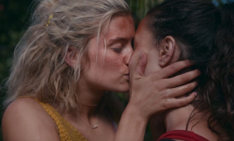 The Wilds kiss
